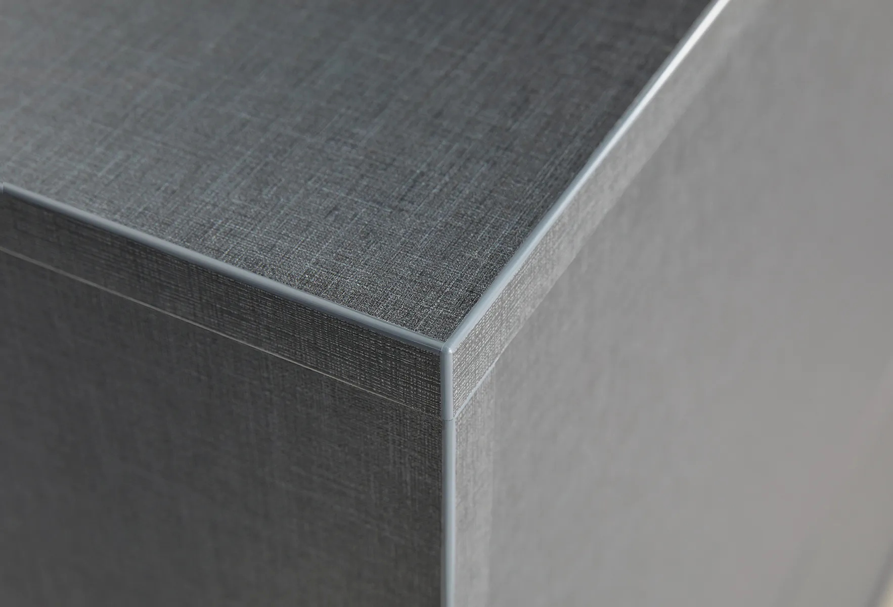 FMA-L092U_ALA-K038_Detail-Dekor_2021.webp